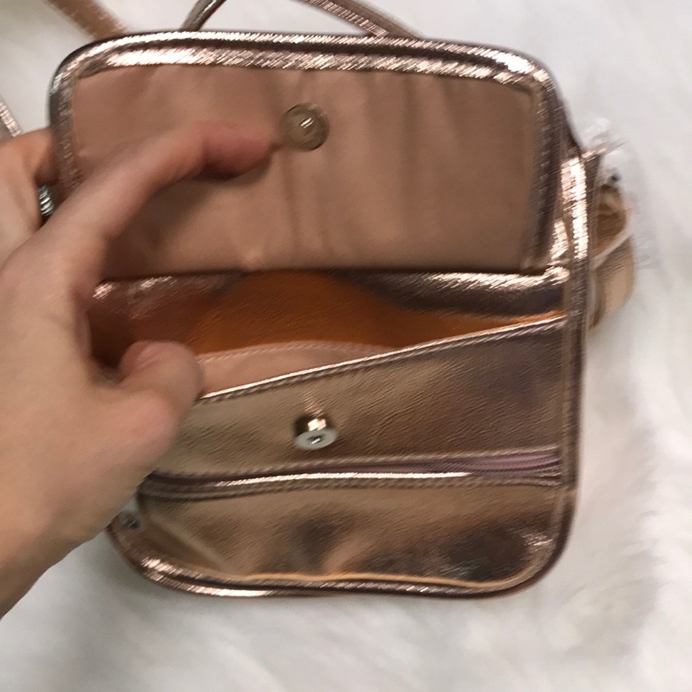 LAST ONE🎉 Cute rose gold Unionbay crossbody purse - Picture 5 of 8